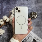 Матовий чохол MagSafe мінімалістичний дизайн захист і стиль Lume Case для iPhone 15 White