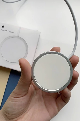 Бездротовий зарядний пристрій Apple MagSafe Charger 15W USB Type-C для Apple White